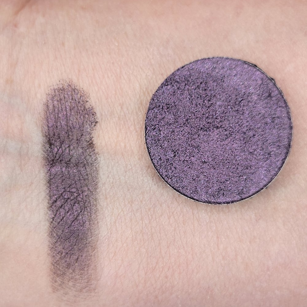 Dark Purple Eye Shadow