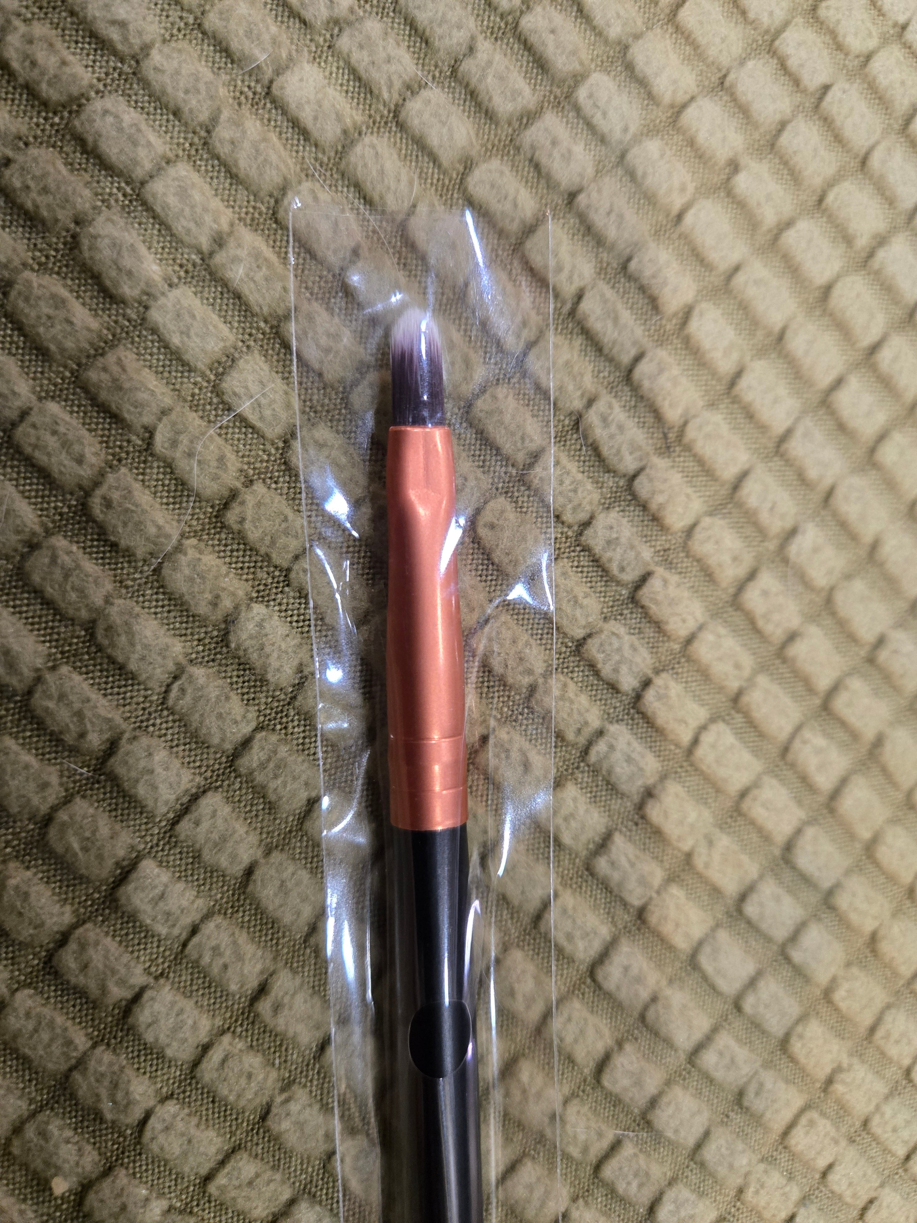 Small detail brush