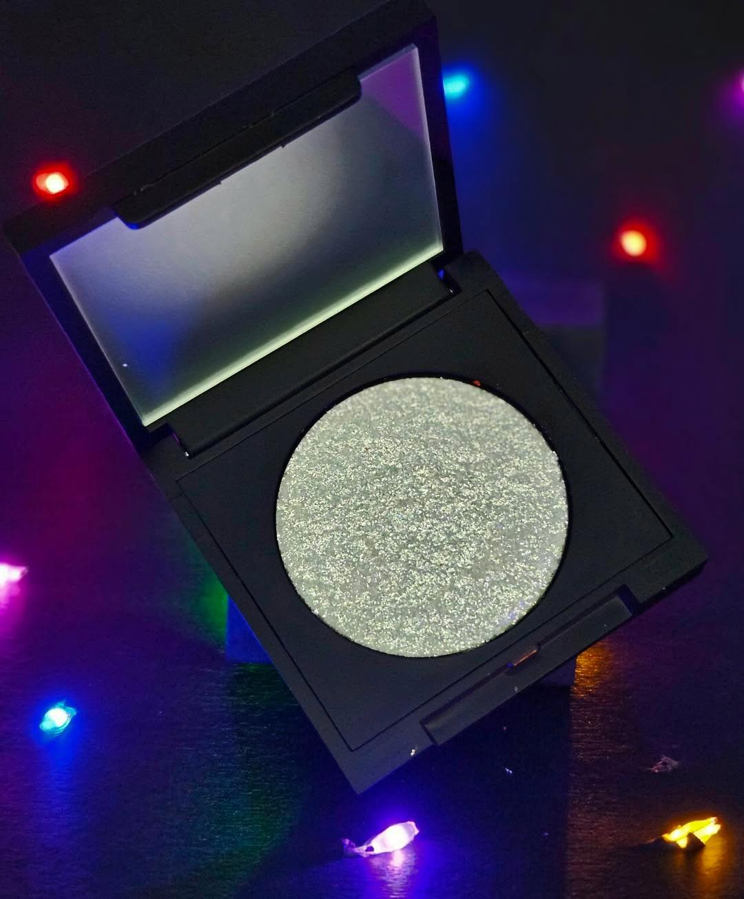 Sparkling Lights highlighter